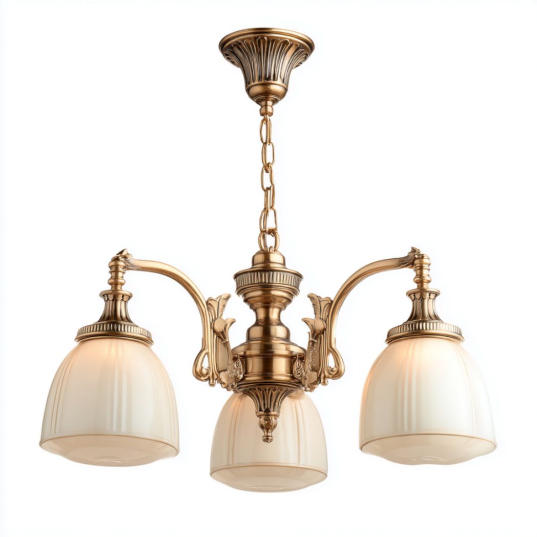 Suspension à trois abat-jour en verre opalin et laiton